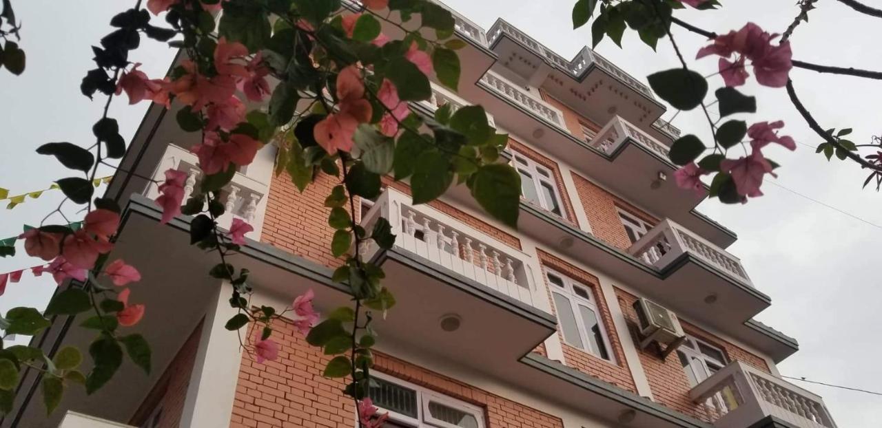 Отель Cloud 9 Garden Катманду Экстерьер фото